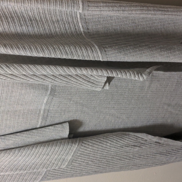 Dex Sleeveless Flowy Cardigan - Picture 4 of 7